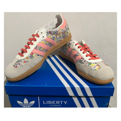 TENIS ADIDAS SAMBA LIBERTY LONDON - FLOREADOS ROSA